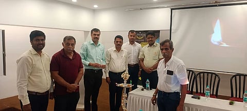 ಕೊಡಗು ಜಿಲ್ಲೆ ವಿರಾಜಪೇಟೆ ತಾಲೂಕಿನ ಗೋಣಿಕೊಪ್ಪ ಗ್ರಾಮದಲ್ಲಿ ‘ಕಾಫಿ ಮತ್ತು ಕಾಳುಮೆಣಸಿನಲ್ಲಿ ಪೋಷಕಾಂಶಗಳ ನಿರ್ವಹಣೆ’ ಕುರಿತು ವಿಚಾರಸಂಕಿರಣ ಆಯೋಜಿಸಲಾಗಿತ್ತು. ರಮೇಶ್‌ಕುಮಾರ್, ಡಾ. ನದಾಫ್, ಕಿರಣ್‌ಕುಮಾರ್, ರಾಜಶೇಖರ್, ಅಜಿತ್ ಮಂದಣ್ಣ, ಕರುಂಬಯ್ಯ ಇದ್ದರು.