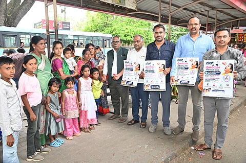 ಕೆಎಂಪಿಕೆ ಚಾರಿಟೇಬಲ್ ಟ್ರಸ್ಟ್ ವತಿಯಿಂದ ನಗರ ಬಸ್ ನಿಲ್ದಾದಲ್ಲಿ ಶುಕ್ರವಾರ ಪಲ್ಸ್ ಪೋಲಿಯೋ ಅಭಿಯಾನ ಅಂಗವಾಗಿ ಜಾಗೃತಿ ಮೂಡಿಸಲಾಯಿತು.