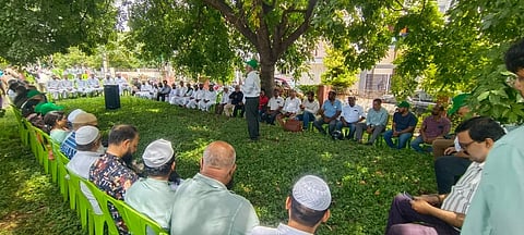 ಪರಿಸರಕ್ಕಾಗಿ ನಾವು ಸಂಘಟನೆ ವತಿಯಿಂದ ಸೋಮವಾರ ಮಿಲನ್ ಫಂಕ್ಷನ್ ಹಾಲ್ ಎದುರಿನ ಉದ್ಯಾನದಲ್ಲಿ ಸಭೆ ನಡೆಯಿತು. ಪರಶುರಾಮೇಗೌಡ, ರವಿ ಬಳೆ, ಯು.ಎನ್.ರವಿಕುಮಾರ್, ಮನ್ಸೂರ್ ಅಹ್ಮದ್,  ಸುಧೀರ್ ಒಂಬತ್ಕೆರೆ, ಡಾ.ಎನ್.ಎಸ್.ರಂಗರಾಜು, ಕೆ.ಕಾಳಚನ್ನೇಗೌಡ ಇತರರಿದ್ದರು.