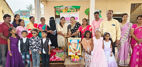 ಪಟ್ಟಣದ ಸರ್ಕಾರಿ ಹಿರಿಯ ಪ್ರಾಥಾಮಿಕ ಶಾಲೆಯಲ್ಲಿ ಮಕ್ಕಳ ದಿನಾಚರಣೆ ಆಯೋಜಿಸಲಾಗಿತ್ತು. ಕ್ಷೇತ್ರ ಶಿಕ್ಷಣಾಧಿಕಾರಿ ಭಾಗ್ಯಮ್ಮ, ಪುರಸಭೆ ಅಧ್ಯಕ್ಷೆ ಉಷಾ ಸತೀಶ್, ಎಸ್‌ಡಿಎಂಸಿ ಅಧ್ಯಕ್ಷ ಪ್ರಸನ್ನ, ಹಳೇ ವಿದ್ಯಾರ್ಥಿಗಳ ಸಂಘದ ಕಾರ್ಯದರ್ಶಿ ಕೇಶವಮೂರ್ತಿ, ಮುಖ್ಯ ಶಿಕ್ಷಕಿ ಪಾರ್ವತಿ, ಶಿಕ್ಷಕರಾದ ಮಾರುತಿ, ಶಾಲಿನಿ, ಹೇಮಾವತಿ ಇತರರು ಇದ್ದರು.