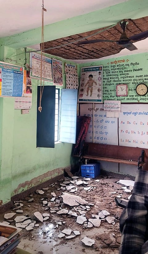 Four children injured after roof concrete falls