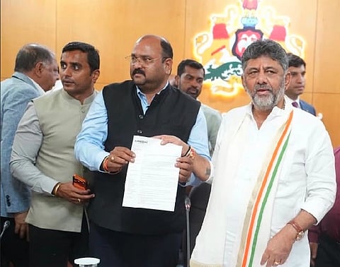 ಬೆಳಗಾವಿ ಕ್ರೈಡ್ರೆನ ಯುವರಾಜ ಹುಲಜಿ ಮತ್ತು ಪ್ರಶಾಂತ ವಾಂಡಕರ ಬೆಂಗಳೂರಿನಲ್ಲಿ ಮುಖ್ಯಮಂತ್ರಿ ಡಿ.ಕೆ.ಶಿವಕುಮಾರಗೆ ಮನವಿ ಸಲ್ಲಿಸಿದರು.