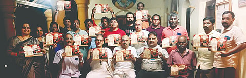 ಗೋಕರ್ಣದಲ್ಲಿ ಐದು ದಿನ ಆಯೋಜಿತವಾದ ವಿರಾಟ್ ಹಿಂದು ಸಮಾಜೋತ್ಸವ ಆಮಂತ್ರಣ ಪತ್ರಿಕೆಯನ್ನು ಸಮಿತಿ ಪ್ರಮುಖರು ಬಿಡುಗಡೆ ಮಾಡಿದರು.