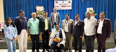 ಹಾಸನ ನಗರದ ಕುವೆಂಪು ರಸ್ತೆ ಬಳಿ ಇರುವ ಹಾಸನ ಲಯನ್ಸ್ ಕ್ಲಬ್ ಸಭಾಂಗಣದಲ್ಲಿ ಡಾ.ಪದ್ಮ ಪ್ರಸಾದ್ ಅವರನ್ನು ಸನ್ಮಾನಿಸಲಾಯಿತು. ಎಚ್.ರಮೇಶ್, ಸಿ. ಶಿವಸ್ವಾಮಿ, ಚನ್ನೇಗೌಡ, ಎಚ್.ಆರ್. ಚಂದ್ರೇಗೌಡ, ಎಚ್.ಕೆ. ನಾಗೇಶ್ ಇತರರಿದ್ದರು.