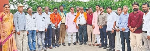 ಕಮಲನಗರದಲ್ಲಿ ಕರ್ನಾಟಕ ಪತ್ರಕರ್ತರ ಸಂಘದ ತಾಲೂಕು ಅಧ್ಯಕ್ಷ ಮನೋಜಕುಮಾರ ಹಿರೇಮಠ ಮತ್ತು ಪ್ರಧಾನ ಕಾರ್ಯದರ್ಶಿ  ಮಹಾದೇವ ಬಿರಾದಾರ ಅವರನ್ನು ಸನ್ಮಾನಿಸಲಾಯಿತು. ಜಿಲ್ಲಾಧ್ಯಕ್ಷ ಆನಂದ ದೇವಪ್ಪ, ಶಿವಕುಮಾರ ಸ್ವಾಮಿ, ಪ್ರಥ್ವಿರಾಜ್​ ಎಸ್​., ಸಂತೋಷ ಚೆಟ್ಟೆ, ಸ್ವಾಮಿದಾಸ ನಾಗುರೆ ಇತರರಿದ್ದರು.
