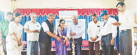 ಕುಮಟಾದ ಕಮಲಾ ಬಾಳಿಗಾದಲ್ಲಿ ವ್ಯಾಸಂಗ ವಿಸ್ತರಣಾ ಶಿಬಿರವನ್ನು ಡಾ.ಶಿವಾನಂದ ವಿ. ನಾಯಕ ಉದ್ಘಾಟಿಸಿದರು. ಡಾ. ಪ್ರೀತಿ ಭಂಡಾರಕರ, ಡಾ. ಸಿದ್ದಪ್ಪ ಎನ್., ವಸಂತ ಶಾನಭಾಗ, ಸುಬ್ರಹ್ಮಣ್ಯ ಭಟ್, ಸುಜಾತಾ ಶಾನಭಾಗ ಇತರರು ಇದ್ದರು. 