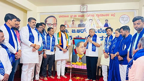   ಬೆಳಗಾವಿ ನಗರದ ಬಿಜೆಪಿ ಗ್ರಾಮೀಣ ಕಚೇರಿಯಲ್ಲಿ ಮಂಗಳವಾರ ಅಂಬೇಡ್ಕರ್ ಜಯಂತಿ ಆಚರಿಸಲಾಯಿತು. ಜಗದೀಶ ಶೆಟ್ಟರ್, ಸುಭಾಷ ಪಾಟೀಲ, ಮುರೇಂದ್ರಗೌಡ ಪಾಟೀಲ ಇತರರಿದ್ದರು.