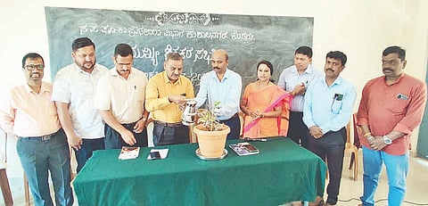 ಎಸ್‌ಎಸ್‌ಎಲ್‌ಸಿ ವಾರ್ಷಿಕ ಪರೀಕ್ಷೆಯ ಪೂರ್ವಸಿದ್ಧತೆ ಕುರಿತು ತಾಲೂಕು ಪ್ರೌಢಶಾಲಾ ಮುಖ್ಯೋಪಾಧ್ಯಾರಿಗೆ ಕುಶಾಲನಗರ ಸರ್ಕಾರಿ ಪ್ರೌಢಶಾಲೆಯಲ್ಲಿ ಏರ್ಪಡಿಸಿದ್ದ ಸಭೆಯನ್ನು ಕೂಡಿಗೆ ಡಯಟ್ ಸಂಸ್ಥೆಯ ಪ್ರಾಂಶುಪಾಲ ರಾಮಚಂದ್ರರಾಜೇ ಅರಸ್ ಉದ್ಘಾಟಿಸಿದರು. ಎಂ. ಕೃಷ್ಣಪ್ಪ, ಎಸ್.ಎಸ್. ಶಿವಕುಮಾರ್, ಹ್ಯಾರಿ ಮೋರಸ್, ಯಶವಂತ್, ಇಂದಿರಾ, ಸೋಮಯ್ಯ, ನವೀನ್ ಇದ್ದರು.
