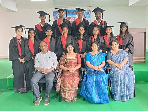 ಗೋಣಿಕೊಪ್ಪಲು ಕಾವೇರಿ ಕಾಲೇಜಿನ ಸ್ನಾತಕೋತ್ತರ ಕೇಂದ್ರದ ದ್ವಿತೀಯ ಎಂ.ಕಾಂ. ವಿದ್ಯಾರ್ಥಿಗಳಿಗೆ ಬೀಳ್ಕೊಡುಗೆ ಕಾರ್ಯಕ್ರಮ ನಡೆಯಿತು. ಕೆ.ಕೆ.ಚಿತ್ರಾವತಿ, ಎನ್.ಪಿ.ರೀತಾ, ಬಿ.ಎಸ್. ದೀಪ್ತಿ, ಎಂ.ಟಿ.ಸಂತೋಷ್ ಇದ್ದರು.