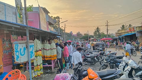 ಸಂಕ್ರಾಂತಿ ಹಬ್ಬಕ್ಕೆ ಖರೀದಿ ಭರಾಟೆ ಜೋರು 