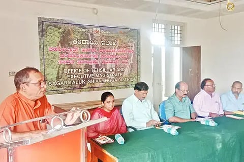 ಸಾಗರದಲ್ಲಿ ಆಯೋಜಿಸಿದ್ದ ಸಿದ್ದರಾಮೇಶ್ವರ ಜಯಂತಿ ಕಾರ್ಯಕ್ರಮದಲ್ಲಿ ಇತಿಹಾಸ ತಜ್ಞ ಕೆಳದಿ ವೆಂಕಟೇಶ ಜೋಯಿಸ್ ಮಾತನಾಡಿದರು. ಎಚ್.ಜೆ.ರಶ್ಮಿ, ಚಂದ್ರಶೇಖರ್, ತೋಯಜಾಕ್ಷಿ, ಕಲ್ಲಪ್ಪ ಮೆಣಸಿನಾಳ್, ವೆಂಕಟೇಶ್ ಇತರರಿದ್ದರು.
