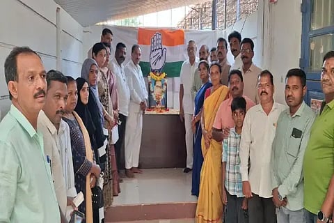 ಸಾಗರದ ಗಾಂಧಿಮಂದಿರದಲ್ಲಿ ಬ್ಲಾಕ್ ಕಾಂಗ್ರೆಸ್ ಸಮಿತಿ ಪರಿಶಿಷ್ಟ ವಿಭಾಗ ಆಯೋಜಿಸಿದ್ದ ಡಾ. ಅಂಬೇಡ್ಕರ್ ಜಯಂತಿಯಲ್ಲಿ ಬಿ.ಆರ್.ಜಯಂತ್, ಎನ್.ಲಲಿತಮ್ಮ, ಎಲ್.ಚಂದ್ರಪ್ಪ, ಡಿ.ದಿನೇಶ್ ಇತರರಿದ್ದರು.
