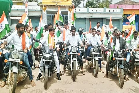 ಸೊರಬ ಬಿಜೆಪಿ ಯುವ ಮೋರ್ಚಾದಿಂದ ಸ್ವಾತಂತ್ರೃ ದಿನದ ಅಂಗವಾಗಿ ಏರ್ಪಡಿಸಿದ್ದ ತಿರಂಗ ಯಾತ್ರೆ ಬೈಕ್ ರ‍್ಯಾಲಿ.