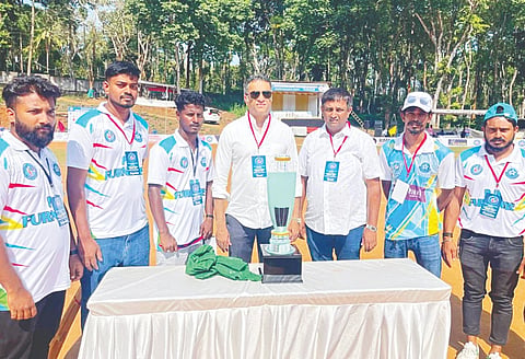  ಮುಖ್ಯಮಂತ್ರಿಗಳ ಕಾನೂನು ಸಲಹೆಗಾರರು ಹಾಗೂ ವಿರಾಜಪೇಟೆ ಶಾಸಕರಾದ ಎ.ಎಸ್.ಪೊಣ್ಣನ್ನ ನವರು ಟ್ರೋಫಿ ಅನಾವರಣ ಮಾಡಿದ ಸಂದರ್ಭ