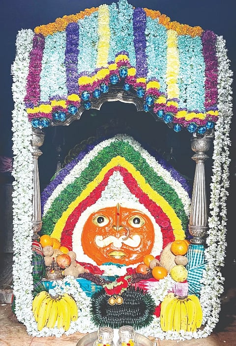 ಮಕರ ಸಂಕ್ರಾಂತಿ ಹಬ್ಬದ ಪ್ರಯುಕ್ತ ಶ್ರೀ ಹುಲಿಗೆಮ್ಮ ದೇವಿ ವಿಶೇ?ವಾಗಿ ಅಲಂಕರಿಸಿದ್ದರು.