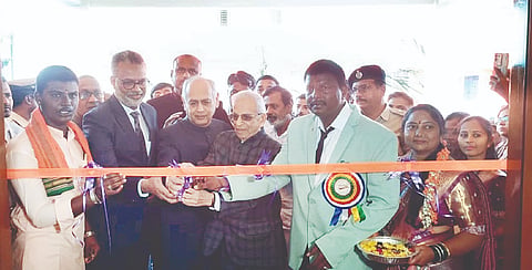 ದೇವದುರ್ಗದಲ್ಲಿ ನ್ಯಾಯಾಲಯ ಕಟ್ಟಡವನ್ನು ಹೈಕೋರ್ಟ್‌ನ ಮುಖ್ಯನ್ಯಾಯಮೂರ್ತಿ ವಿಭು ಬಖ್ರು ಉದ್ಘಾಟಿಸಿದರು. ಸುಪ್ರೀಂ ಕೋರ್ಟ್ ನಿವೃತ್ತ ನ್ಯಾಯಮೂರ್ತಿ ಶಿವರಾಜ ಪಾಟೀಲ್, ಹೈಕೋರ್ಟ್ ನ್ಯಾಯಮೂರ್ತಿ ಎಂ.ಜಿ. ಶುಕುರೆ ಕಮಲ್, ಪ್ರಧಾನ ಜಿಲ್ಲಾ ನ್ಯಾಯಾಧೀಶ ಮಾರುತಿ ಬಾಗಡೆ, ಹೈಕೋರ್ಟ್ ರಿಜಿಸ್ಟ್ರಾರ್ ಜನರಲ್ ಕೆ.ಎಸ್.ಭರತ್ ಕುಮಾರ್, ಎಚ್.ಶಶಿಧರ ಶೆಟ್ಟಿ ಇದ್ದರು.  