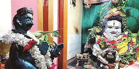 ಗುಂಡ್ಲುಪೇಟೆ ಪಟ್ಟಣದ ಶ್ರೀರಾಮೇಶ್ವರ ಸ್ವಾಮಿಯನ್ನು ವಿಶೇಷ ಅಲಂಕರಿಸಿರುವುದು.