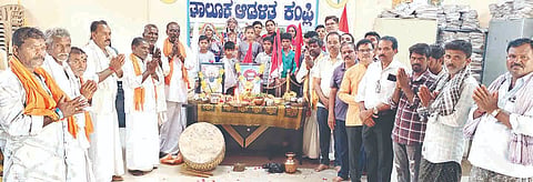 ಕಂಪ್ಲಿಯ ತಹಸಿಲ್ ಕಚೇರಿ ಸಭಾಂಗಣದಲ್ಲಿ ಸಂತ ಸೇವಾಲಾಲ್ ಜಯಂತ್ಯುತ್ಸವ ಆಚರಿಸಲಾಯಿತು. 