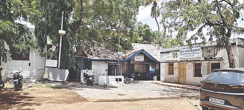 ಕಂಪ್ಲಿ ಪೊಲೀಸ್ ಠಾಣೆಯ ಹಳೆಯ ಕಟ್ಟಡ.