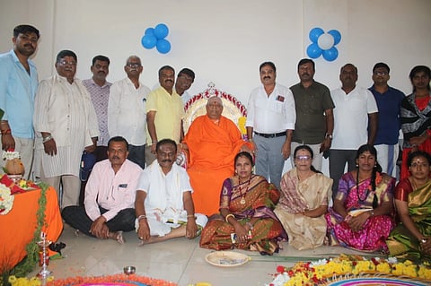 ಕನಕಪುರದ ಕ್ಷಮನಿ ಕ್ರೆಡಿಟ್​ ಕೋ&ಆಪರೇಟಿವ್​ ಸೊಸೈಟಿ ಪ್ರಾರಂಭೊತ್ಸವದಲ್ಲಿ ಶ್ರೀ ಅನ್ನದಾನೇಶ್ವರನಾಥ ಸ್ವಾಮೀಜಿ, ಸಂದ ಅಧ್ಯಕ್ಷ ಸೀತಾರಾಮೇಗೌಡ, ಉಪಾಧ್ಯಕ್ಷ ಶಿವರಾಜು, ನಿರ್ದೇಶಕರಾದ ಕೆಂಪರಾಜು, ಪದ್ಮಾ, ಪುಟ್ಟಸ್ವಾಮಿ, ವೆಂಕಟೇಶ್​, ನಾರಾಯಣರಾವ್​, ಸುರೇಶ್​ ಇದ್ದರು.