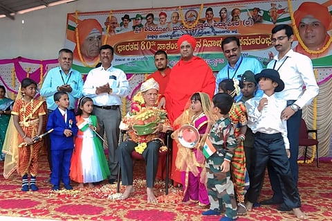  ಕನಕಪುರ ಮರಳೆಗವಿ ಮಠದಲ್ಲಿ ಹಮ್ಮಿಕೊಂಡಿದ್ದ ಕಾರ್ಯಕ್ರಮದಲ್ಲಿ ಡಾ.ಎಚ್.ಎಂ.ವೆಂಕಟಪ್ಪ ಅವರನ್ನು ಸನ್ನಾನಿಸಲಾಯಿತು. ಡಾ. ಶ್ರೀ ಮುಮ್ಮಡಿ ಶಿವರುದ್ರ ಸ್ವಾಮೀಜಿ, ಪ್ರಾಂಶುಪಾಲರಾದ ಪ್ರಭುಸ್ವಾಮಿ, ಅನಿಲ್‌ಕುಮಾರ್, ಮುಖ್ಯ ಶಿಕ್ಷಕ ಗೊವಿಂದನಾಯ್ಕ, ಸಂಸ್ಕೃತ ಶಾಲಾ ಮುಖ್ಯ ಶಿಕ್ಷಕ ಹುಚ್ಚೀರಯ್ಯ, ಮುಖ್ಯಶಿಕ್ಷರಾದ ಲೋಕಯ್ಯ, ಚಂದ್ರಕಲಾಇದ್ದರು.