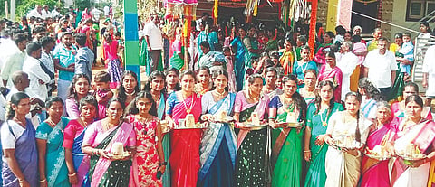 ಕೆ.ಆರ್.ನಗರ ತಾಲೂಕಿನ ಕಾಳೇನಹಳ್ಳಿ, ಕೆಂಪನಕೊಪ್ಪಲು, ಹಳ್ಳದಕೊಪ್ಪಲು ಮತ್ತು ಮಾರಿಗುಡಿಕೊಪ್ಪಲು ಗ್ರಾಮ ದೇವತೆ ಮಾರಮ್ಮ ದೇವರ ಉತ್ಸವ ಜರುಗಿತು.