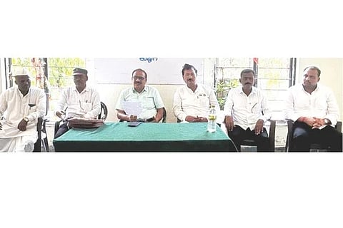 ಕುಷ್ಟಗಿ ತಹಸಿಲ್ ಕಚೇರಿ ಸಭಾಂಗಣದಲ್ಲಿ ಮಹರ್ಷಿ ಭಗೀರಥ ಜಯಂತಿ ಆಚರಣೆ ನಿಮಿತ್ತ  ಪೂರ್ವಭಾವಿ ಸಭೆ ನಡೆಯಿತು. ತಹಸೀಲ್ದಾರ್ ಅಶೋಕ್ ಶಿಗ್ಗಾವಿ, ಭಗೀರಥ ಸಮಾಜದ ಜಿಲ್ಲಾಧ್ಯಕ್ಷ ಯಲ್ಲಪ್ಪ ಗದ್ದಿ, ಭಗೀರಥ ಉಪ್ಪಾರ್ ಸಮಾಜ ತಾಲೂಕು ಅಧ್ಯಕ್ಷ ಸಂಗಪ್ಪ ಭಾವಿಕಟ್ಟಿ, ಪ್ರಧಾನ ಕಾರ್ಯದರ್ಶಿ ಹಾಗೂ ರಾಬಕೊವಿ ನಿರ್ದೇಶಕ ಮಂಜುನಾಥ ಕೆ.ಬಿ ಇತರರಿದ್ದರು.