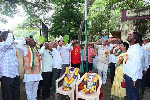 ಕುದೂರು ಗ್ರಾಪಂನಲ್ಲಿ ಹಮ್ಮಿಕೊಂಡಿದ್ದ ಕಾರ್ಯಕ್ರಮದಲ್ಲಿ ಪಿಡಿಒ ಸತೀಶ್, ಗ್ರಾಪಂ ಮಾಜಿ ಅಧ್ಯಕ್ಷೆ ಸಂಧ್ಯಾ, ಕೆ.ಬಿ.ಬಾಲರಾಜು, ಶಂಕರ್, ಗಿರೀಶ್, ಜಯರಾಮ್, ಸಿಬ್ಬಂದಿ ನಾರಾಯಣ್, ಗೋಪಿ ಇತರರಿದ್ದರು.