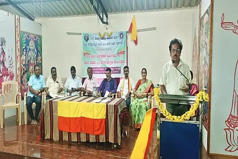 ರಿಪ್ಪನ್‌ಪೇಟೆಯಲ್ಲಿ ಆಯೋಜಿಸಿದ್ದ ಸ್ವರಚಿತ ಕವನ ವಾಚನ ಕಾರ್ಯಕ್ರಮದದಲ್ಲಿ ಡಾ. ಸರ್ಫ್ರರಾಜ್ ಚಂದ್ರಗುತ್ತಿ ಮಾತನಾಡಿದರು. ಡಾ. ಕೆ.ಜಿ.ವೆಂಕಟೇಶ್, ಗೋಪಿಕಾ, ತ.ಮ.ನರಸಿಂಹ ಇತರರಿದ್ದರು.