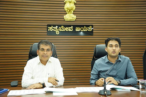ಬಳ್ಳಾರಿಯ ಡಿಸಿ ಕಚೇರಿ ಸಭಾಂಗಣದಲ್ಲಿ ಆಯೋಜಿಸಿದ್ದ ಪೂರ್ವಭಾವಿ ಸಭೆಯಲ್ಲಿ ಜಿಪಂ ಸಿಇಒ ಮಹಮ್ಮದ್ ಹ್ಯಾರಿಸ್ ಸುಮೈರ್ ಮಾತನಾಡಿದರು. ಎಡಿಸಿ ಮಹಮ್ಮದ್ ಎನ್.ಜುಬೇರ್ ಇದ್ದರು.