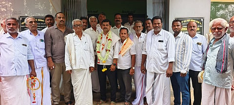 ಮಳವಳ್ಳಿ ತಾಲೂಕಿನ ಉಪ್ಪನಹಳ್ಳಿ (ಕನ್ನಳ್ಳಿ) ಪ್ರಾಥಮಿಕ ಕೃಷಿ ಪತ್ತಿನ ಸಹಕಾರ ಸಂಘದ ಅಧ್ಯಕ್ಷರಾಗಿ ಅವಿರೋಧವಾಗಿ ಆಯ್ಕೆಯಾದ ಅಕ್ಕಮ್ಮನಕೊಪ್ಪಲು ಎಂ.ರವಿ ಅವರನ್ನು ಆಡಳಿತ ಮಂಡಳಿ ನಿರ್ದೇಶಕರು ಅಭಿನಂದಿಸಿದರು. ಮುಖಂಡರಾದ ಆರ್.ಎನ್.ವಿಶ್ವಾಸ್, ರಾಜೇಂದ್ರ, ಶಿವಸ್ವಾಮಿ, ಎಂ.ಸಿ.ಚಂದ್ರಶೇಖರ್, ಪ್ರಭು, ಶಿವಣ್ಣ, ಪರಶಿವಮೂರ್ತಿ, ಮರಿಮಾದಪ್ಪ ಇದ್ದರು.