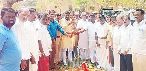 ಮಸ್ಕಿ ಪೊಲೀಸ್ ಕಾಲನಿಯಲ್ಲಿ ಮನೆಗಳ ನಿರ್ಮಾಣಕ್ಕೆ ಶಾಸಕ ಆರ್.ಬಸನಗೌಡ ತುರ್ವಿಹಾಳ ಭೂಮಿ ಪೂಜೆ ನೆರವೇರಿಸಿದರು. ಡಿವೈಎಸ್ಪಿ ದತ್ತಾತ್ರೇಯ ಕರ್ನಾಡ್, ಸಿಪಿಐ ರಾಮಣ್ಣ ಜಲಗೇರಿ, ಪಿಎಸ್‌ಐ ರಂಗಯ್ಯ, ಅಂದಾನಪ್ಪ ಗುಂಡಳ್ಳಿ, ಕೃಷ್ಣ ಚಿಗರಿ ಇದ್ದರು.