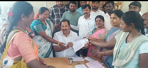 ಬೇಡಿಕೆ ಈಡೇರಿಕೆಗೆ ಮನವಿ