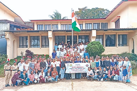 ವಿರಾಜಪೇಟೆ ಕಾವೇರಿ ಕಾಲೇಜಿನಲ್ಲಿ ಸ್ವಾತಂತ್ರ್ಯ ದಿನ ಆಚರಿಸಲಾಯಿತು. ಪ್ರಾಂಶುಪಾಲೆ ಡಾ.ಕೆ.ಜಿ.ವೀಣಾ, ರಾಘವೇಂದ್ರ, ಸೋಮಣ್ಣ, ಅಕ್ಷಿತಾ, ಬೋಜಮ್ಮ, ಸೋಮನಾಥ್ ಇದ್ದರು.