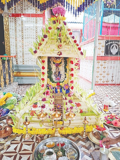 ಬೇಟೋಳಿ ಪುದುಪಾಡಿ ಶ್ರೀ ಅಯ್ಯಪ್ಪ ಸ್ವಾಮಿ ದೇವಸ್ಥಾನದಲ್ಲಿ ಶ್ರೀ ಅಯ್ಯಪ್ಪ ಮಹೋತ್ಸವ ಹಾಗೂ ಮಕರ ಜ್ಯೋತಿ ಪೂಜೆ ನೆರವೇರಿಸಲಾಯಿತು. ನಂದ ಬೋರ್ಕರ್, ವಾಸುದೇವ, ಶಾಂತಿ ಭೂಷಣ್, ಸಂತೋಷ್, ಶೈಲೇಶ್ ಇದ್ದರು.