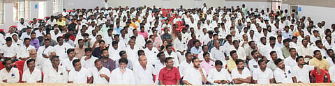 ಕೊಪ್ಪಳದಲ್ಲಿ ಎಸ್​ಐಆರ್​-2026ರ ಕುರಿತು ಮಾಹಿತಿ ಕಾರ್ಯಾಗಾರದಲ್ಲಿ ವಿವಿಧ ರಾಜಕೀಯ ಪಕ್ಷಗಳ ಪ್ರತಿನಿಧಿಗಳು, ಬಿಎಲ್​ಎ-1 ಮತ್ತು 2ಗಳಿದ್ದರು.