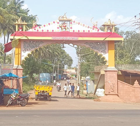 ಬೆನಕಟ್ಟಿ ಗ್ರಾಮದ ಮಹಾದ್ವಾರ.
