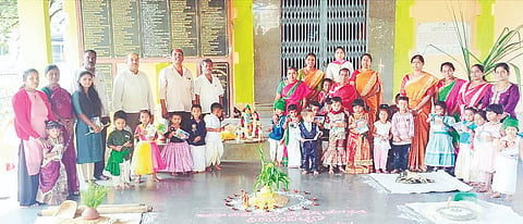 ಬೆಟ್ಟದಪುರದ ಶ್ರೀ ಸಿಡಿಲು ಮಲ್ಲಿಕಾರ್ಜುನ ಸ್ವಾಮಿ ದೇವಾಲಯದ ಆವರಣದಲ್ಲಿ ಮಹಿಳಾ ಮತ್ತು ಮಕ್ಕಳ ಅಭಿವೃದ್ಧಿ ಯೋಜನೆ ಪಿರಿಯಾಪಟ್ಟಣ ಹಾಗೂ ಗ್ರಾ.ಪಂ. ಸಹಯೋಗದೊಂದಿಗೆ ಸಂಕ್ರಾಂತಿ ಸುಗ್ಗಿ ಹಬ್ಬದ ಸಂಭ್ರಮ ನಡೆಯಿತು.