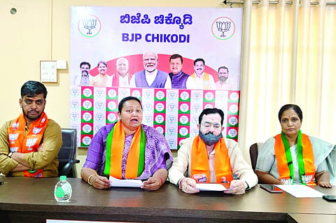 ಚಿಕ್ಕೋಡಿ ಬಿಜೆಪಿ ಕಚೇರಿಯಲ್ಲಿ ಬಿಜೆಪಿ ರಾಜ್ಯ ಮಹಿಳಾ ಮೋರ್ಚಾ ಉಪಾಧ್ಯಕ್ಷೆ ಶಾಂಭವಿ ಅಶ್ವತ್ಥಪುರ ಮಾತನಾಡಿದರು. ಸತೀಶ ಅಪ್ಪಾಜಿಗೋಳ, ಶಕುಂತಲಾ ಡೋಣವಾಡೆ, ಅಮೃತ ಕುಲಕರ್ಣಿ ಉಪಸ್ಥಿತರಿದ್ದರು.