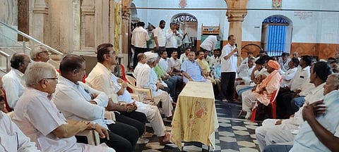   ಗದಗ ನಗರದ ರಾಚೋಟೀಶ್ವರ ದೇವಸ್ಥಾನದಲ್ಲಿ ನಡೆದ ಸಭೆಯಲ್ಲಿ ದ್ಯಾಮವ್ವ ದುರ್ಗಮ್ಮ ಜಾತ್ರೆ ನಡೆಸಲು ತೀರ್ಮಾನಿಸಲಾಯಿತು. ಎಂ.ಎಂ.ಹಿರೇಮಠ, ರಾಜು ಖಾನಪ್ಪನವರ, ಕೊಟ್ರಪ್ಪ ಕಮತರ, ಕ್ಕಿರಪ್ಪ ಹೆಬಸೂರ, ಮಂಜುನಾಥ ಅಬ್ಬಿಗೇರಿ, ಪ್ರಶಾಂತ ಶಾಬಾದಿಮಠ ಹಲವರು ಇದ್ದರು.