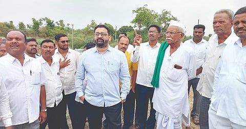 ಎಲಿಮುನ್ನೋಳಿ ಗ್ರಾಮದಲ್ಲಿ ಶಾಸಕ ನಿಖಿಲ ಕತ್ತಿ ಕೆರೆ ತುಂಬಿಸುವ ಕಾಮಗಾರಿ ಪರಿಶೀಲಿಸಿದರು. ಸತ್ಯಪ್ಪ ನಾಯಿಕ, ಗುರುರಾಜ ಕುಲಕರ್ಣಿ, ಪ್ರಶಾಂತ ಪಾಟೀಲ, ಕೆಂಪಣ್ಣ ವಾಸೇದಾರ ಇತರರಿದ್ದರು.