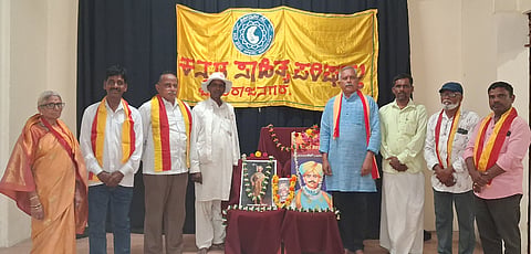 ಚಾಮರಾಜನಗರದ ಕನ್ನಡ ಸಾಹಿತ್ಯ ಪರಿಷತ್ತಿನ ಸಂಸ ಸಭಾಂಗಣದಲ್ಲಿ ಮಂಗಳವಾರ ಮುಮ್ಮಡಿ ಕೃಷ್ಣರಾಜ ಒಡೆಯರ್ ಅವರ ಜನ್ಮ ದಿನಾಚರಣೆ ಹಾಗೂ ಮೈಸೂರು ಸಂಸ್ಥಾನದ ಕೊಡುಗೆಗಳ ಕುರಿತ ಕಾರ್ಯಕ್ರಮ ನಡೆಯಿತು. ಬಿ.ಕೆ.ಆರಾಧ್ಯ, ಶಿವಲಿಂಗಮೂರ್ತಿ, ಸರಸ್ವತಿ, ಮಹಮದ್ ಗೌಸ್, ಹರದನಹಳ್ಳಿ ಮದನ್‌ಕುಮಾರ್ ಹಾಜರಿದ್ದರು.