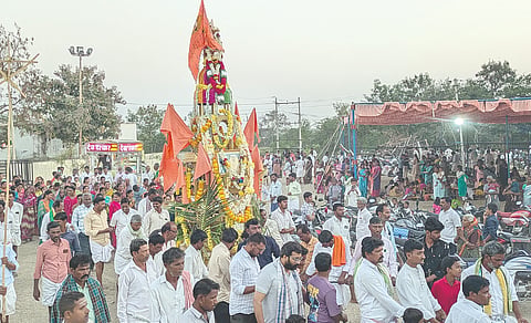 ಯದ್ದಲದೊಡ್ಡಿ ಗ್ರಾಮದಲ್ಲಿ ಸಿದ್ಧಲಿಂಗ ಶಿವಯೋಗಿಗಳ ಜಾತ್ರೆ ನಿಮಿತ್ತ ಅದ್ದೂರಿಯಾಗಿ ರಥೋತ್ಸವ ಜರುಗಿತು.