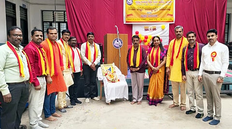 ಕನಕದಾಸನಗರ ವಿಶ್ವಪ್ರಜ್ಞ ಸಂಯುಕ್ತ ಪದವಿಪೂರ್ವ ಕಾಲೇಜಿನಲ್ಲಿ ಶನಿವಾರ ಆಯೋಜಿಸಿದ್ದ ಕಾರ್ಯಕ್ರಮವನ್ನು ಗಣ್ಯರು ಉದ್ಘಾಟಿಸಿದರು. ಪ್ರೊ.ಮೈಸೂರು ಕೃಷ್ಣಮೂರ್ತಿ, ಅಂಶಿ ಪ್ರಸನ್ನಕುಮಾರ್, ಡಾ.ಸ್ವರ್ಶಾ ಶೆಣೈ,  ಕೆ.ಎಂ.ಮಹೇಂದ್ರ ಇತರರಿದ್ದರು.