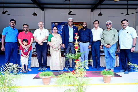 ಮೈಸೂರು ವೆಸ್ಟ್ ಲಯನ್ಸ್ ಸೇವಾನಿಕೇತನ ಶಾಲೆಯಲ್ಲಿ ಆಯೋಜಿಸಿದ್ದ ಸಿಬಿಎಸ್‌ಇ ಜಿಲ್ಲಾ ಮಟ್ಟದ ಅಂತರ-ಶಾಲಾ ‘ಮೈಸೂರು ವೆಸ್ಟ್ ಲಯನ್ಸ್ ಸೇವಾನಿಕೇತನ ಕಪ್  2026-27’ ಅನ್ನು ಪ್ರೊ. ಮಲ್ಲಯ್ಯ ಚಂದ್ರಕುಮಾರ್ ಉದ್ಘಾಟಿಸಿದರು. ಡಾ.ಎಚ್.ಕೆ. ಚೇತನ್, ಶಿವಶಂಕರ್, ಅನಿಲ್ ಬಿಜಲಾನಿ, ಡಾ. ರೂಪಾ ಕರುಂಬಯ್ಯ ಇತರರು ಇದ್ದರು.