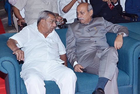 ಕೆಎಲ್‌ಇ ಸಂಸ್ಥೆಯ ಕಾರ್ಯಾಧ್ಯಕ್ಷ ಡಾ.ಪ್ರಭಾಕರ ಕೋರೆ ಹಾಗೂ ಮುತ್ಸದ್ದಿ ರಾಜಕಾರಣಿ ದಿ.ಡಾ.ಶಾಮನೂರು ಶಿವಶಂಕರಪ್ಪ.