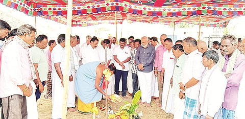 ಕಾಳೇನಹಳ್ಳಿ ಗ್ರಾಮದಲ್ಲಿ ಆರೋಗ್ಯ ಉಪಕೇಂದ್ರ ಕಟ್ಟಡ ನಿರ್ಮಾಣ ಕಾಮಗಾರಿಗೆ ಶಾಸಕ ಎ.ಮಂಜು ಭೂಮಿಪೂಜೆ ಮಾಡಿದರು. ಪ್ರಭಾಕರ್, ಆನಂದ, ಮೂರ್ತಿಚಾರ್, ಗೋವಿಂದೇಗೌಡ, ಕುಮಾರ್, ಬಸವರಾಜಯ್ಯ, ಗಣೇಶ್ ಮೂರ್ತಿ, ವಿಠಲ, ಸುರೇಶ್ ಇದ್ದರು.