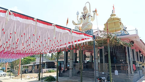 ಶ್ರೀ ಬಸವೇಶ್ವರ ದೇವಸ್ಥಾನದ ಪ್ರಥಮ ವರ್ಷದ ಜಾತ್ರಾ ಮಹೋತ್ಸವ ಹಾಗೂ ಕೊಂಡೋತ್ಸವಕ್ಕಾಗಿ ಸಕಲ ಸಿದ್ಧತೆಯೊಂದಿಗೆ ಕಂಗೊಳಿಸುತ್ತಿರುವ ದೇಗುಲ.