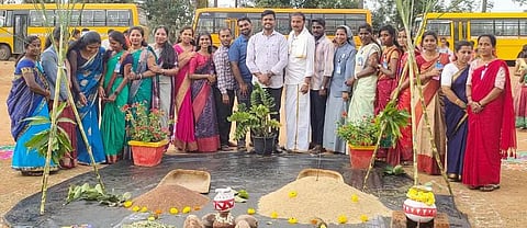 ಗೊಲ್ಲರಹಳ್ಳಿ ದಿವ್ಯಜ್ಯೋತಿ ಶಾಲೆಯಲ್ಲಿ ಸುಗ್ಗಿ ಸಂಭ್ರಮ ಕಾರ್ಯಕ್ರಮ ನಡೆಯಿತು.