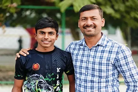 ದೈಹಿಕ ಶಿಕ್ಷಣ ಶಿಕ್ಷಕ ಸುರೇಶ್ ಜತೆಗೆ ಕುಮಾರ್ ಸಾಗರ್.